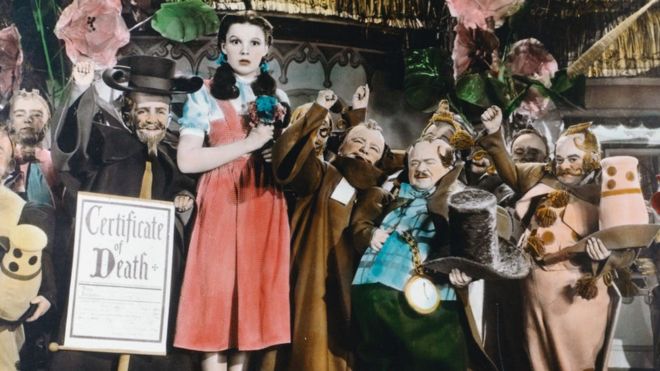 Judy Garland : cómo la trágica vida de la actriz la convirtió en un ícono gay Judy Garland : cómo la trágica vida de la actriz la convirtió en un ícono gay