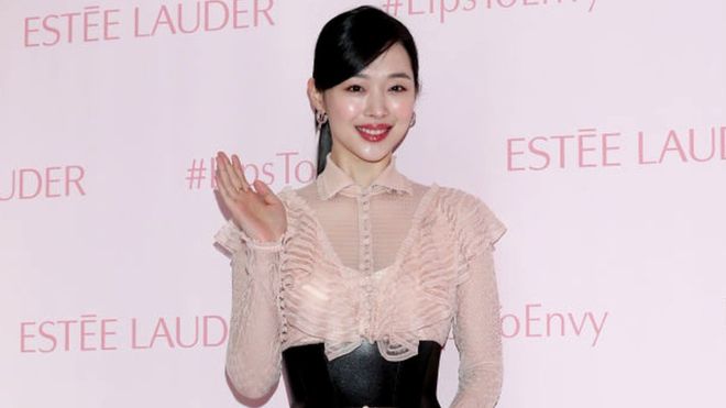 Sulli, la estrella de K-pop de 25 años que fue hallada muerta en su casa Sulli, la estrella de K-pop de 25 años que fue hallada muerta en su casa