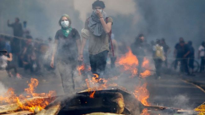 Protestas en Chile: 4 claves de la BBC para entender la furia y el estallido social en el país