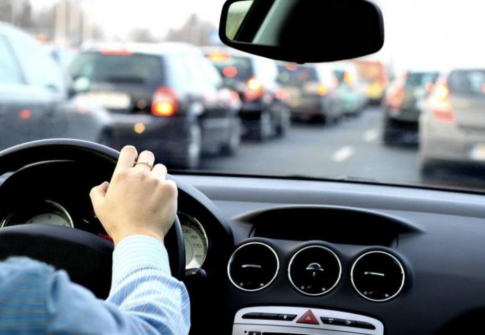 Más allá del celular: cuáles son los principales peligros de distracción de manejo Más allá del celular: cuáles son los principales peligros de distracción de manejo