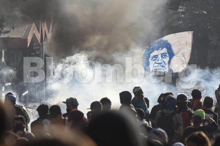 Los sindicatos se unen a las protestas de Chile mientras Piñera se esfuerza por calmar los disturbios Los sindicatos se unen a las protestas de Chile mientras Piñera se esfuerza por calmar los disturbios