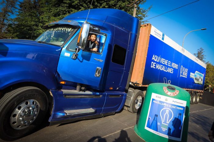 Llega histórico primer embarque de vidrio recolectado en Punta Arenas para ser reciclado Llega histórico primer embarque de vidrio recolectado en Punta Arenas para ser reciclado