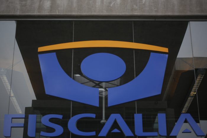 Fiscalía inició investigación de oficio por empleados residentes de comunas en cuarentena que fueron sorprendidos trabajando en Falabella del Parque Arauco Fiscalía inició investigación de oficio por empleados residentes de comunas en cuarentena que fueron sorprendidos trabajando en Falabella del Parque Arauco