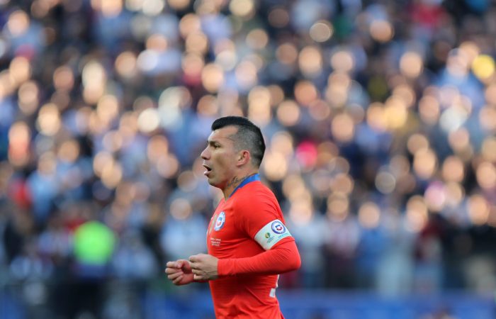 Gary Medel emplaza al Gobierno a solucionar el problema: “Ojalá escuchen al pueblo y dejen de jugar con él” Gary Medel emplaza al Gobierno a solucionar el problema: