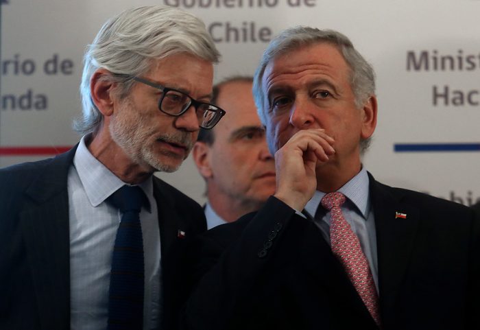 Retiro de fondos en AFP genera cortocircuito en el oficalismo: Ministros Larraín y Fontaine muestran diferencias y Alfonso Swett rectifica sus palabras Retiro de fondos en AFP genera cortocircuito en el oficalismo: Ministros Larraín y Fontaine muestran diferencias y Alfonso Swett rectifica sus palabras