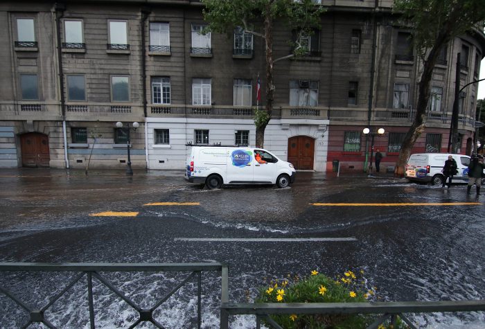 Otra vez Aguas Andinas: autoridades emplazan a la sanitaria por rotura de matriz en Providencia Otra vez Aguas Andinas: autoridades emplazan a la sanitaria por rotura de matriz en Providencia