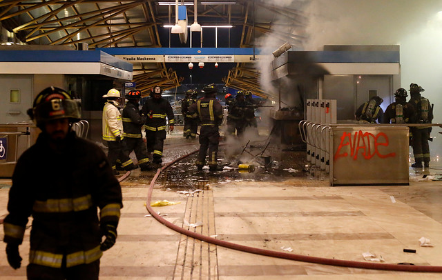 “Los estudiantes se han apoderado de las estaciones”: el ojo de la prensa internacional sobre las protestas en Santiago por el alza del Metro “Los estudiantes se han apoderado de las estaciones