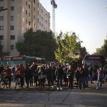 Situación actual en el centro de Santiago: militares en la calle y cientos de personas manifestándose