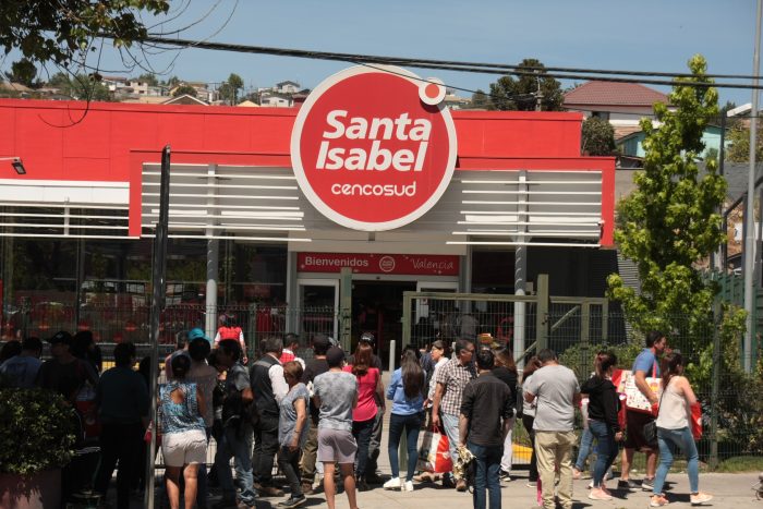 Persona murió electrocutada en un supermercado saqueado en barrio Franklin Persona murió electrocutada en un supermercado saqueado en barrio Franklin