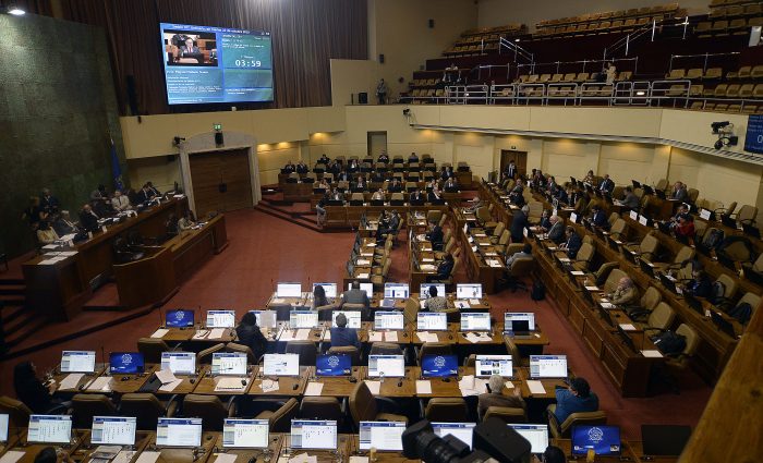 De la UDI al Frente Amplio: Diputados firman carta para impulsar límite a reelección parlamentaria “sin letra chica” De la UDI al Frente Amplio: Diputados firman carta para impulsar límite a reelección parlamentaria