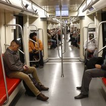 Metro de Santiago anuncia que este viernes la Línea 2 y la Línea 5 funcionarán parcialmente