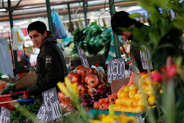 Solo en la Región Metropolitana: Defensa Nacional firma decreto que permite a comerciantes circular durante el toque de queda Solo en la Región Metropolitana: Defensa Nacional firma decreto que permite a comerciantes circular durante el toque de queda