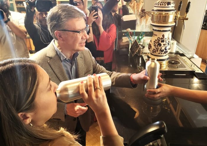 Elige Tomar Agua: campaña «refill» rellena gratuitamente en botellas reutilizables Elige Tomar Agua: campaña