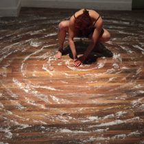 Obra peruana “El cuerpo y la sal” en Sala Negra UV, Valparaíso