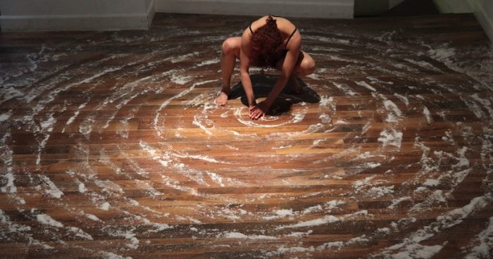 Obra peruana “El cuerpo y la sal” en Sala Negra UV, Valparaíso Obra peruana “El cuerpo y la sal” en Sala Negra UV, Valparaíso