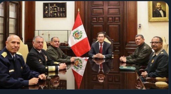 Alta tensión en Perú: Jefes militares dan respaldo al presidente Martín Vizcarra tras disolución del Congreso