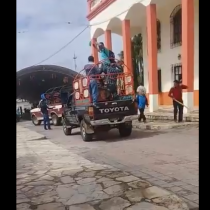 Amarran y arrastran con una camioneta a alcalde mexicano para exigir que cumpla sus promesas de campaña