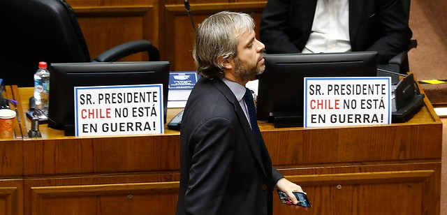 Ante la crisis social senadores aprueban rápidamente ley de rebaja de pasajes del Metro Ante la crisis social senadores aprueban rápidamente ley de rebaja de pasajes del Metro