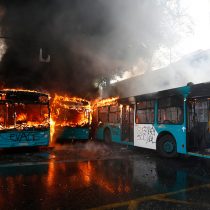 La quema de los buses de Transantiago en pleno estado de emergencia
