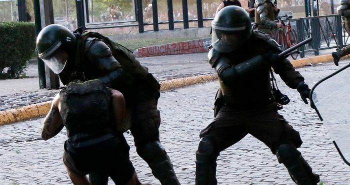 INDH presentó tercera querella por golpiza de Carabineros a joven en Puente Alto INDH presentó tercera querella por golpiza de Carabineros a joven en Puente Alto