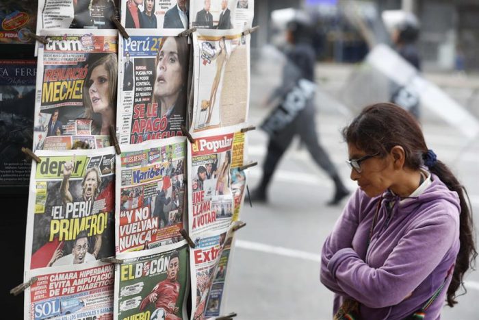 Crisis en Perú: oposición sigue en jaque ante Vizcarra quien hoy tomará juramento al nuevo gabinete Crisis en Perú: oposición sigue en jaque ante Vizcarra quien hoy tomará juramento al nuevo gabinete