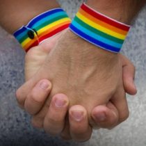 Menos virgen de Fátima, más diversidad: emplazan al Gobierno tras nueva encuesta favorable al matrimonio igualitario