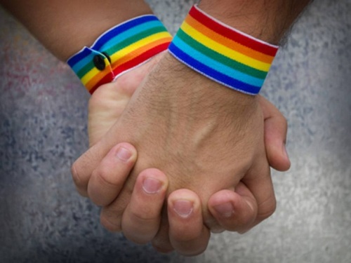Menos virgen de Fátima, más diversidad: emplazan al Gobierno tras nueva encuesta favorable al matrimonio igualitario Menos virgen de Fátima, más diversidad: emplazan al Gobierno tras nueva encuesta favorable al matrimonio igualitario