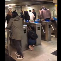 Porteños realizan evasión masiva en el Metro Valparaíso: Merval cerró sus puertas hasta nuevo aviso