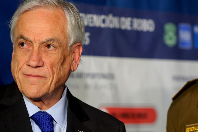 Acusan a Piñera de “apagar el fuego con bencina” tras amenaza de aplicar la Ley de Seguridad por evasiones masivas del Metro