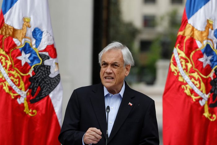 Piñera pide la renuncia a todos sus ministros mientras se instala tensión generacional en los equipos de Gobierno