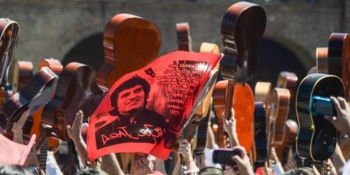 «Mil guitarras para Víctor Jara» convoca a canto en Biblioteca Nacional