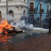 Tensión máxima en Ecuador: militares y policías se enfrentan en plena manifestación