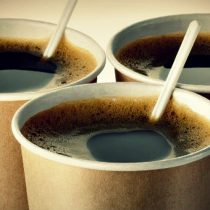 Empresa innova con vaso de café 100% de papel reciclable y biodegradable
