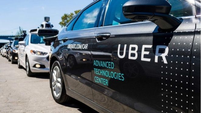 Autos sin conductor de Uber: la distracción humana que fue la “causa inmediata” de un fatal accidente en Arizona Autos sin conductor de Uber: la distracción humana que fue la