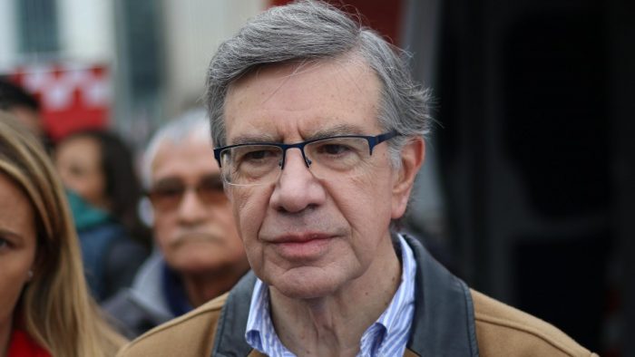 Joaquín Lavín admite ser partidario de una nueva Constitución: “La gran deliberación debe darse en el Congreso” Joaquín Lavín admite ser partidario de una nueva Constitución: