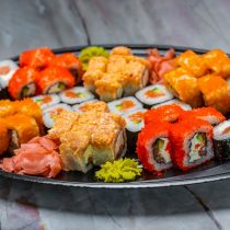 Sushi, ramen, sake: la guía que nos relata la historia japonesa a través de su comida