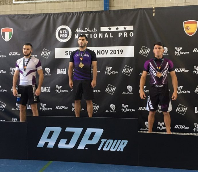 Nicolás Ponce, el campeón de jiu jitsu que honró en España a los chilenos baleados por Carabineros Nicolás Ponce, el campeón de jiu jitsu que honró en España a los chilenos baleados por Carabineros