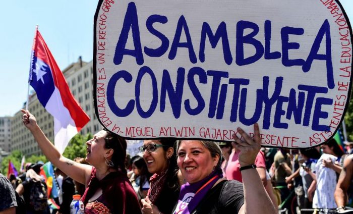 Una cosa de tiempo: el ataque de los “intelectuales” en defensa del modelo y la actual Constitución Una cosa de tiempo: el ataque de los