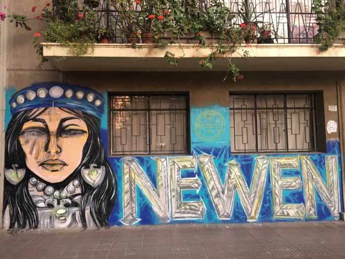 El mapuzugun en las calles de un Santiago insurrecto El mapuzugun en las calles de un Santiago insurrecto