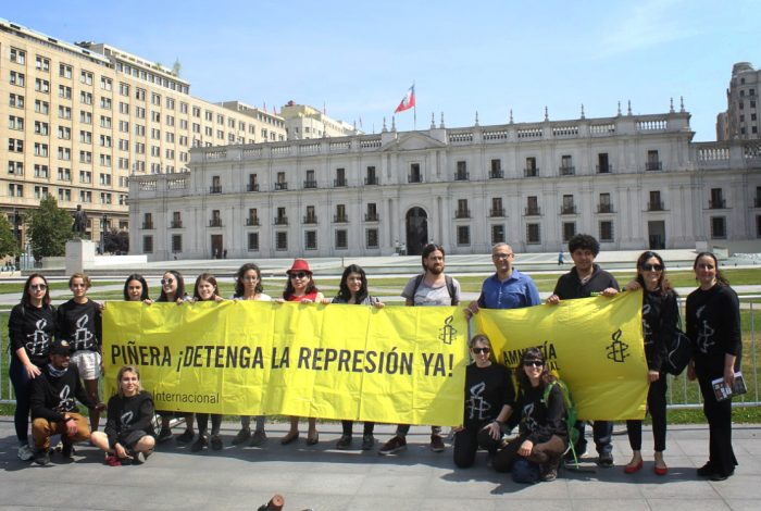 Amnistía Internacional entrega más de 20.000 firmas que exigen fin a la violencia policial