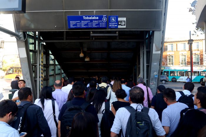 Contraloría congela alza de $10 al pasaje del Metro estipulada por Panel de Expertos Contraloría congela alza de $10 al pasaje del Metro estipulada por Panel de Expertos
