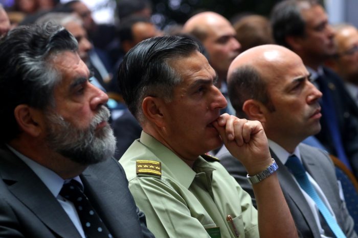 Frente Amplio exige la salida de Ubilla y del general Rozas debido a los “numerosos casos de violaciones a los DD.HH.” durante el estallido social Frente Amplio exige la salida de Ubilla y del general Rozas debido a los