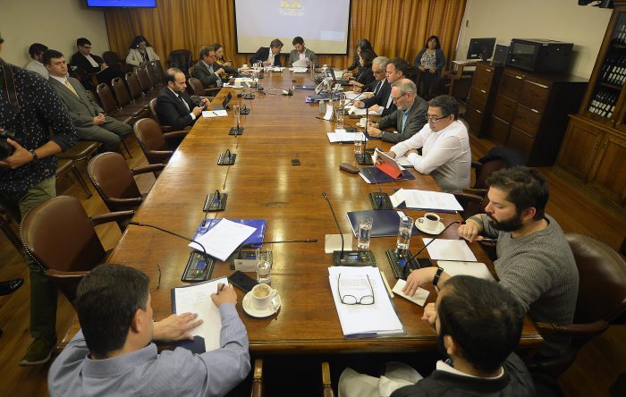 Comisión de Constitución de la Cámara aprueba en general proyectos para iniciar proceso constituyente Comisión de Constitución de la Cámara aprueba en general proyectos para iniciar proceso constituyente