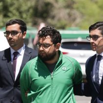 Pareja de profesor imputado por daños en el Metro pide un proceso justo: No representa peligro para la sociedad