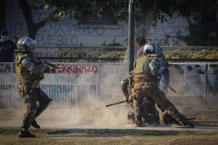 Corte de Apelaciones de Antofagasta prohíbe armas letales y balines contra manifestantes pacíficos Corte de Apelaciones de Antofagasta prohíbe armas letales y balines contra manifestantes pacíficos