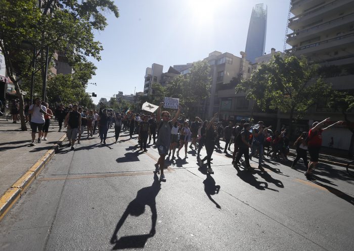 Nueva jornada de incidentes en varios puntos de Providencia y Las Condes Nueva jornada de incidentes en varios puntos de Providencia y Las Condes