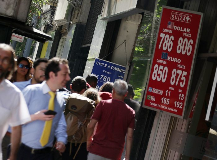 Precio del dólar no da tregua y nuevamente se acerca a los $800 pese a anuncio del Banco Central Precio del dólar no da tregua y nuevamente se acerca a los $800 pese a anuncio del Banco Central