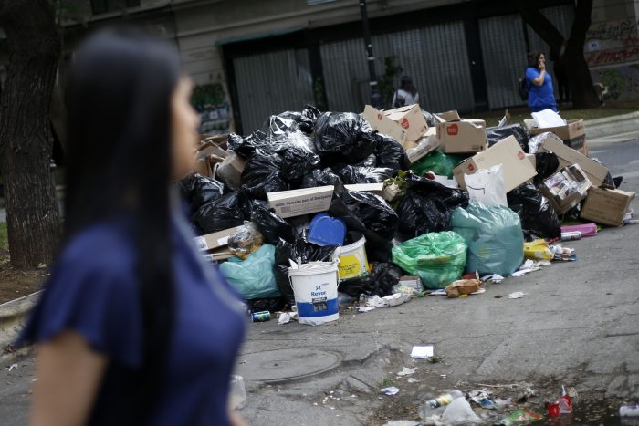 Tras no llegar a acuerdo con el Gobierno, recolectores de basura de la región Metropolitana inician paro indefinido Tras no llegar a acuerdo con el Gobierno, recolectores de basura de la región Metropolitana inician paro indefinido