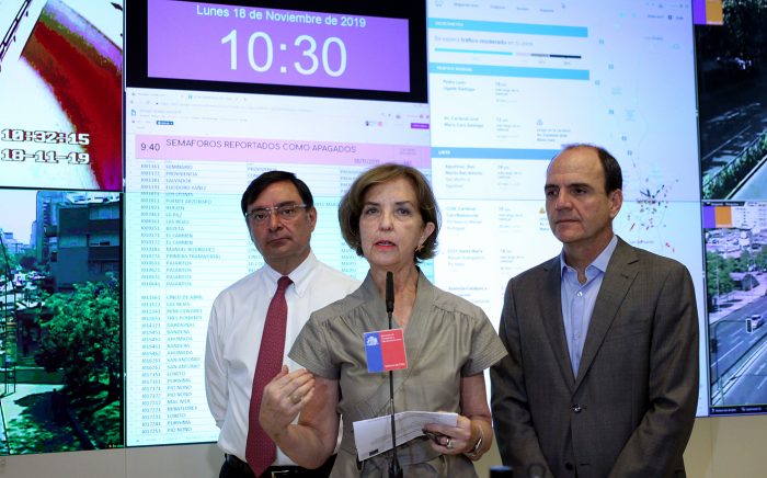 Minvu, Transportes e Intendencia presentan plan conjunto para la reparación de 118 semáforos Minvu, Transportes e Intendencia presentan plan conjunto para la reparación de 118 semáforos