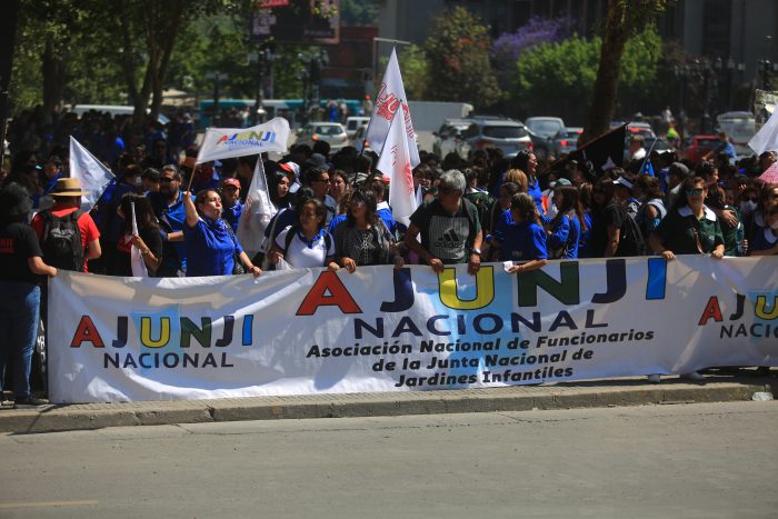 Trabajadores de la Mesa del Sector Público marchan por la Alameda en nueva jornada de paro nacional Trabajadores de la Mesa del Sector Público marchan por la Alameda en nueva jornada de paro nacional